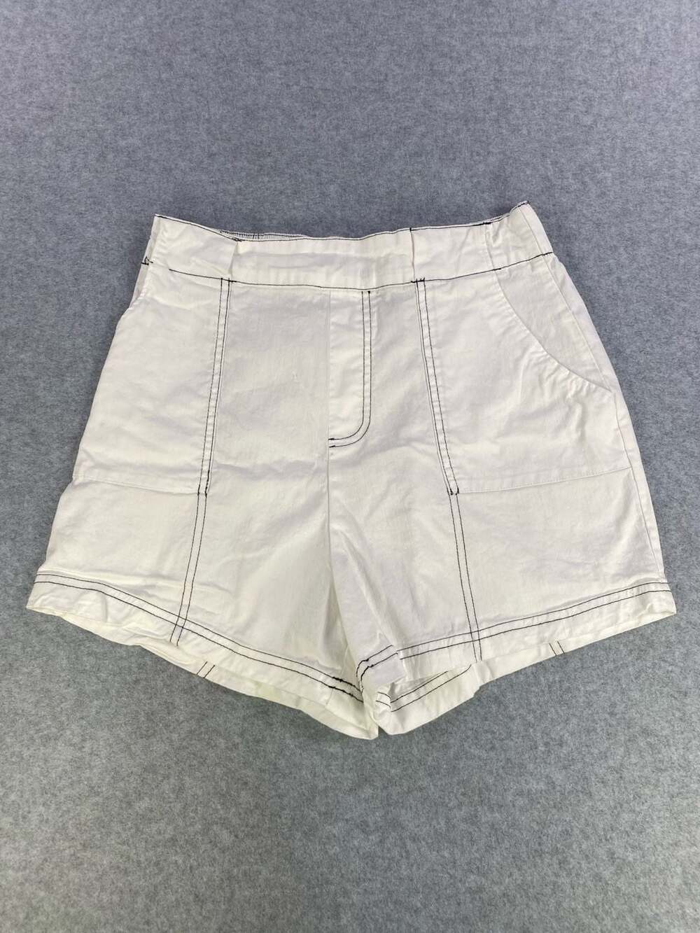 derek heart women's white high-waisted contrast stitch shorts size M